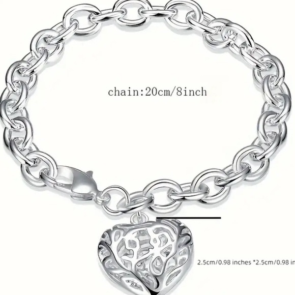 NWOT Women bracelet - Picture 2 of 2